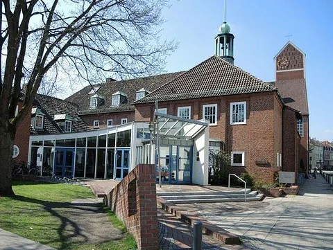 Eingang des Gemeindezentrums an der Neukirchstraße